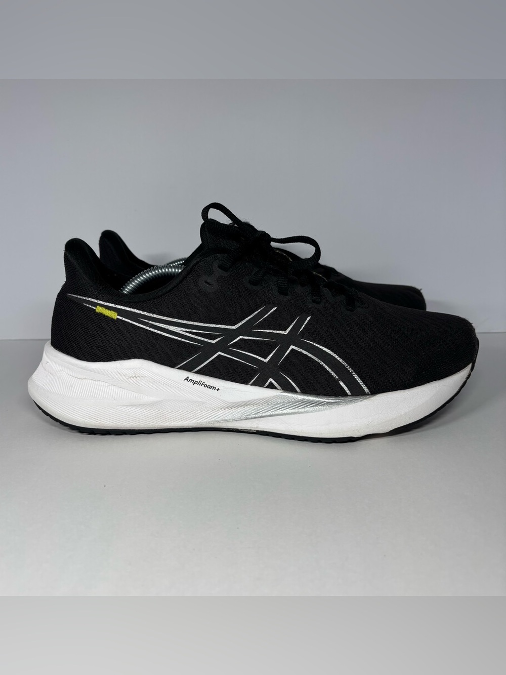 ASICS Men's Versablast 4 Running Shoes- White/Black Size 11 Wide